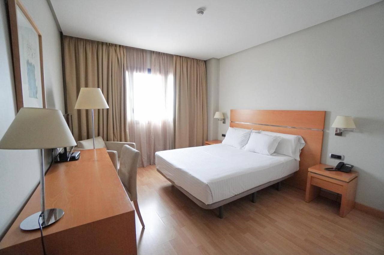 Hotel Reston Valdemoro Bagian luar foto