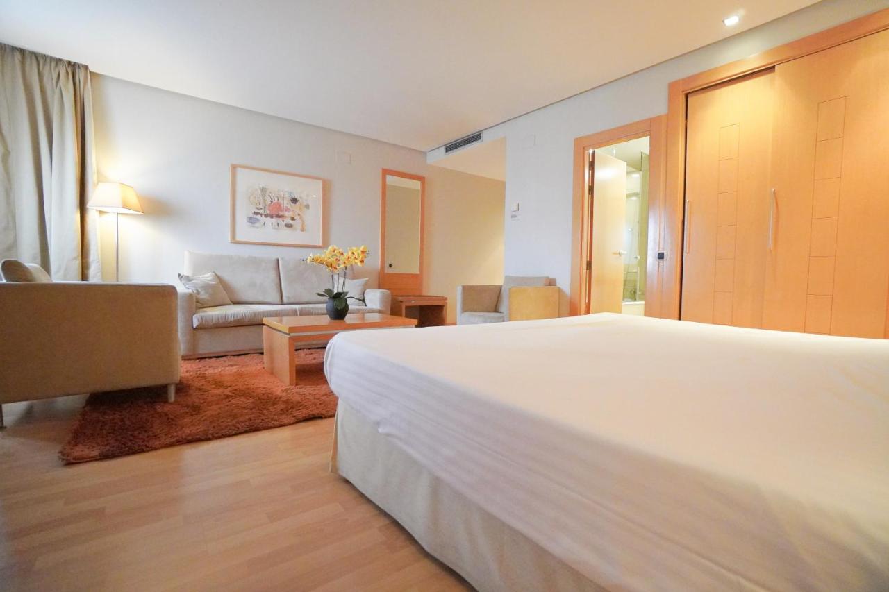 Hotel Reston Valdemoro Bagian luar foto