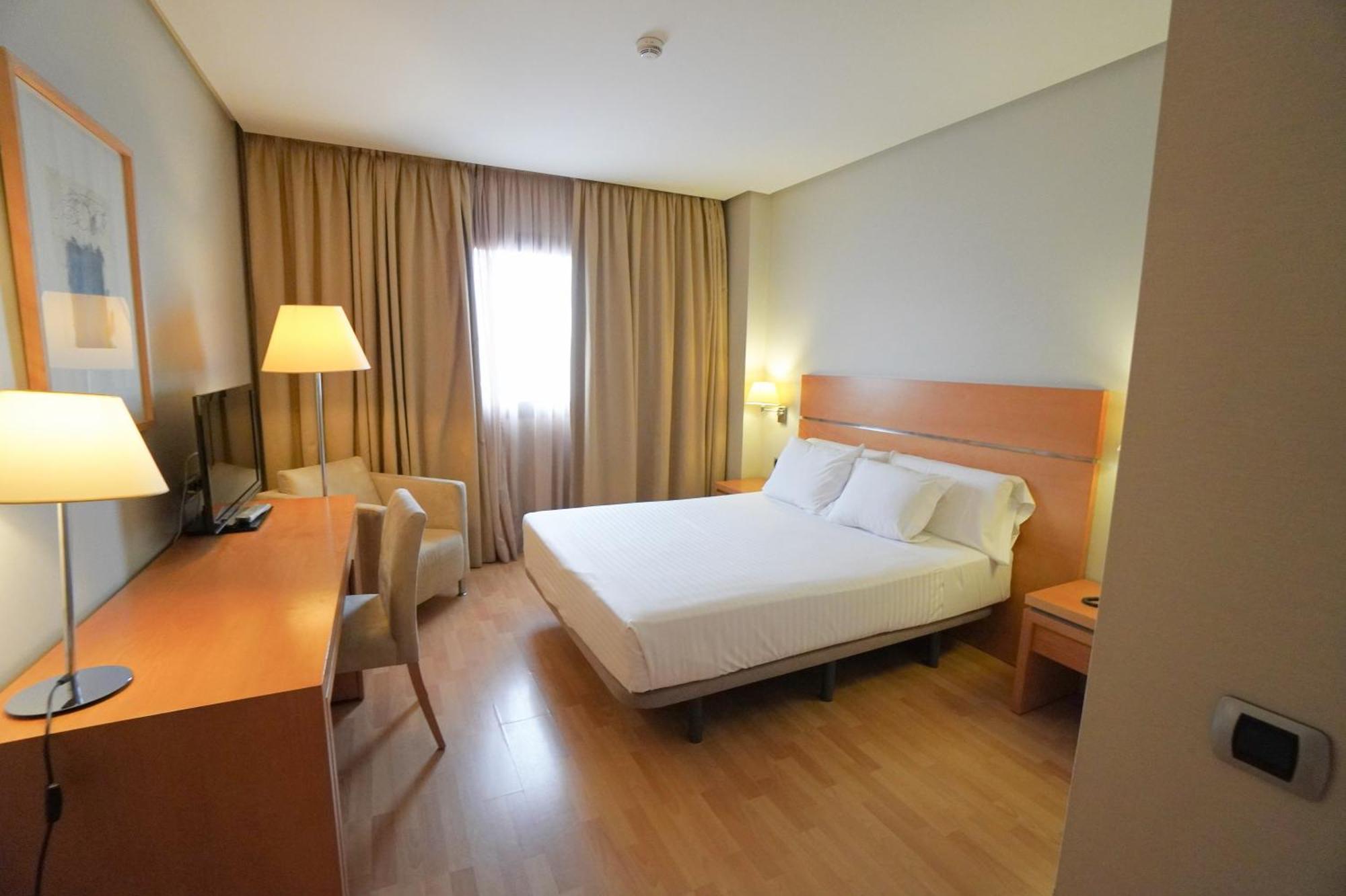 Hotel Reston Valdemoro Bagian luar foto