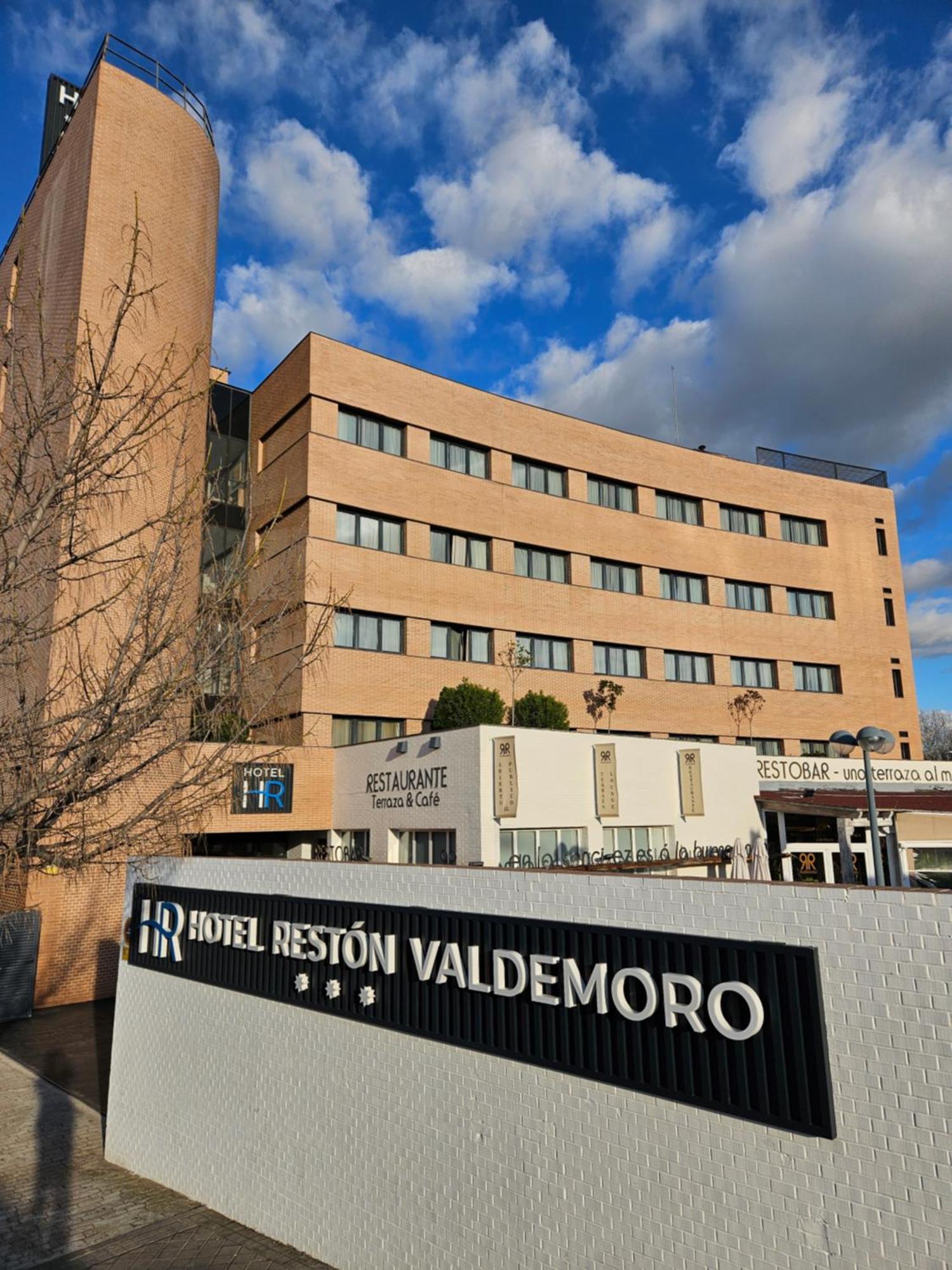 Hotel Reston Valdemoro Bagian luar foto