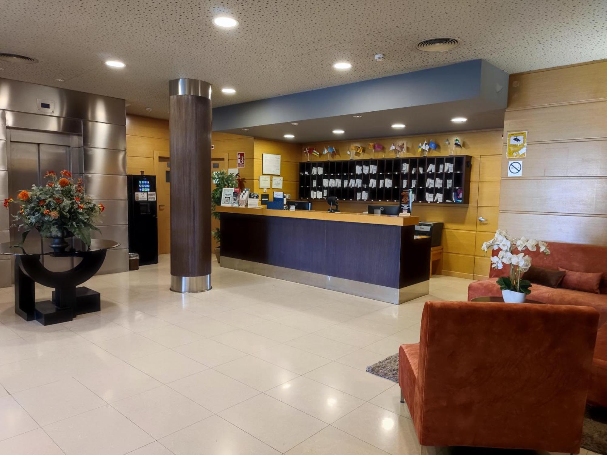 Hotel Reston Valdemoro Bagian luar foto